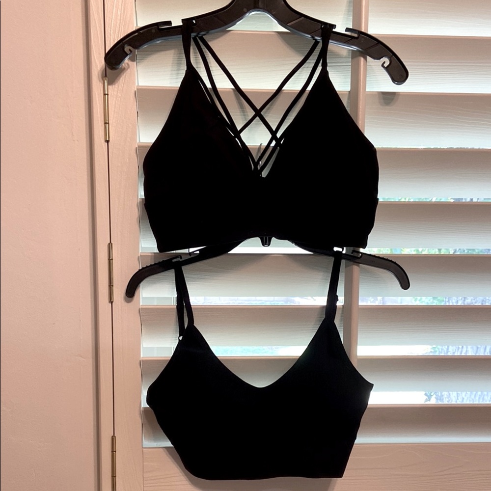 Black Strappy Sports Bra - Comfortable Support for Women